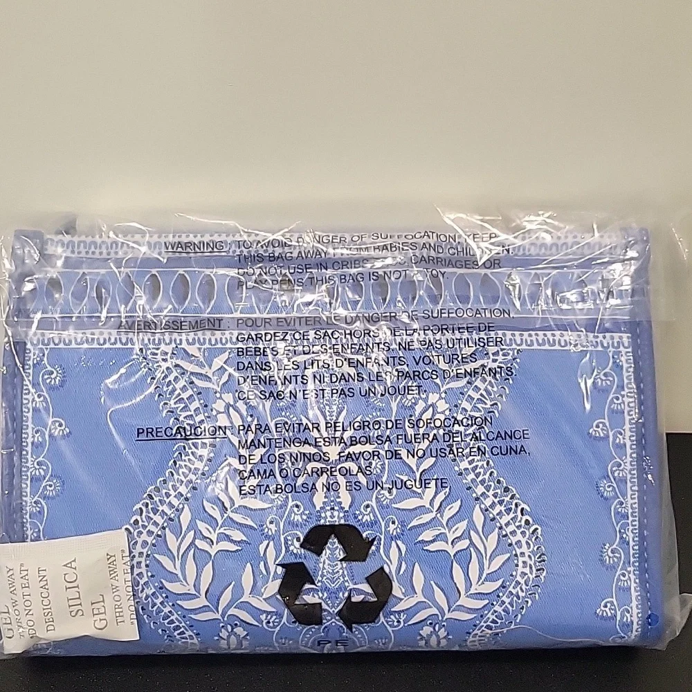 Lilly Pulitzer York Wristlet Pouch - Picture 5 of 5